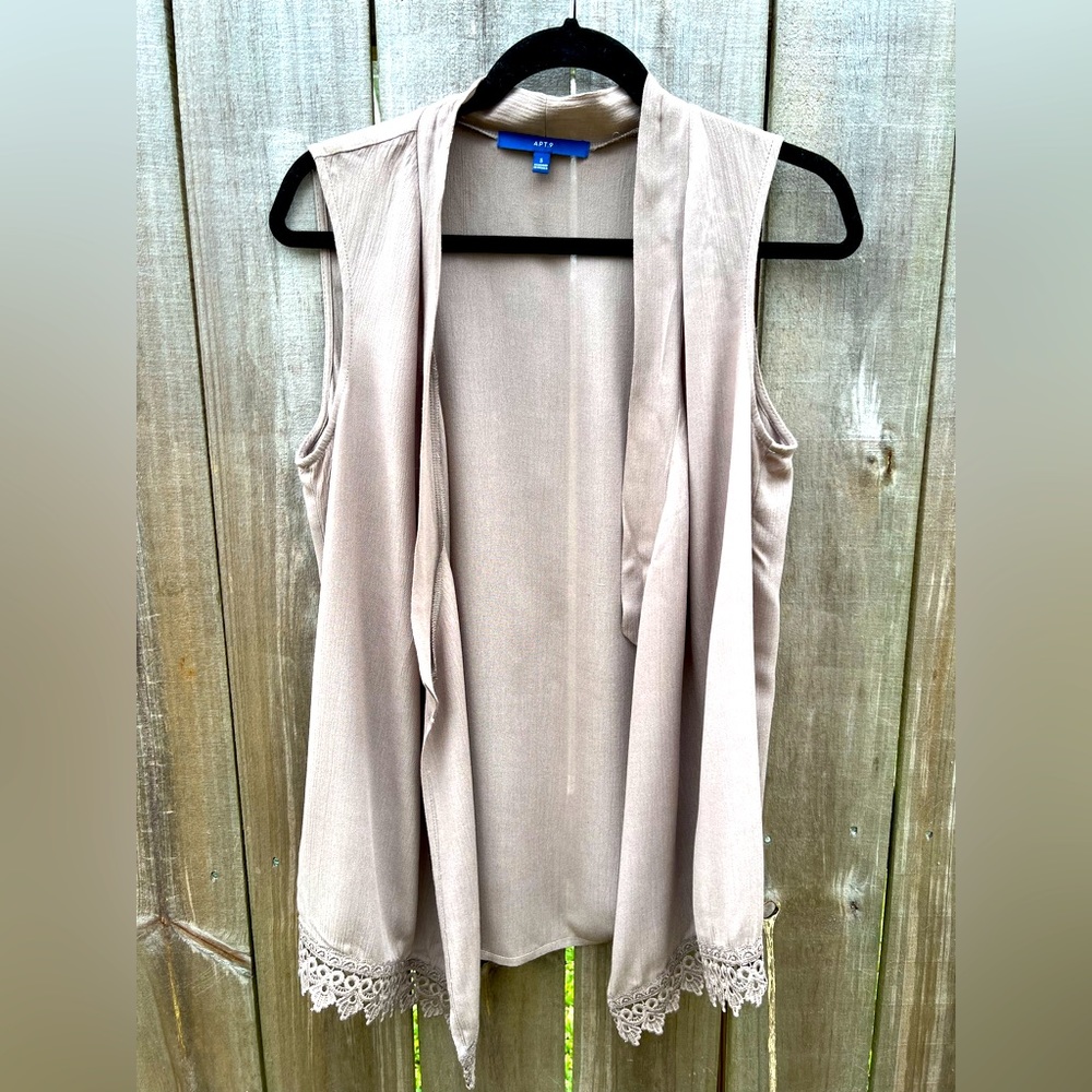 Apt. 9 Vest with Embroidered Hem (small)